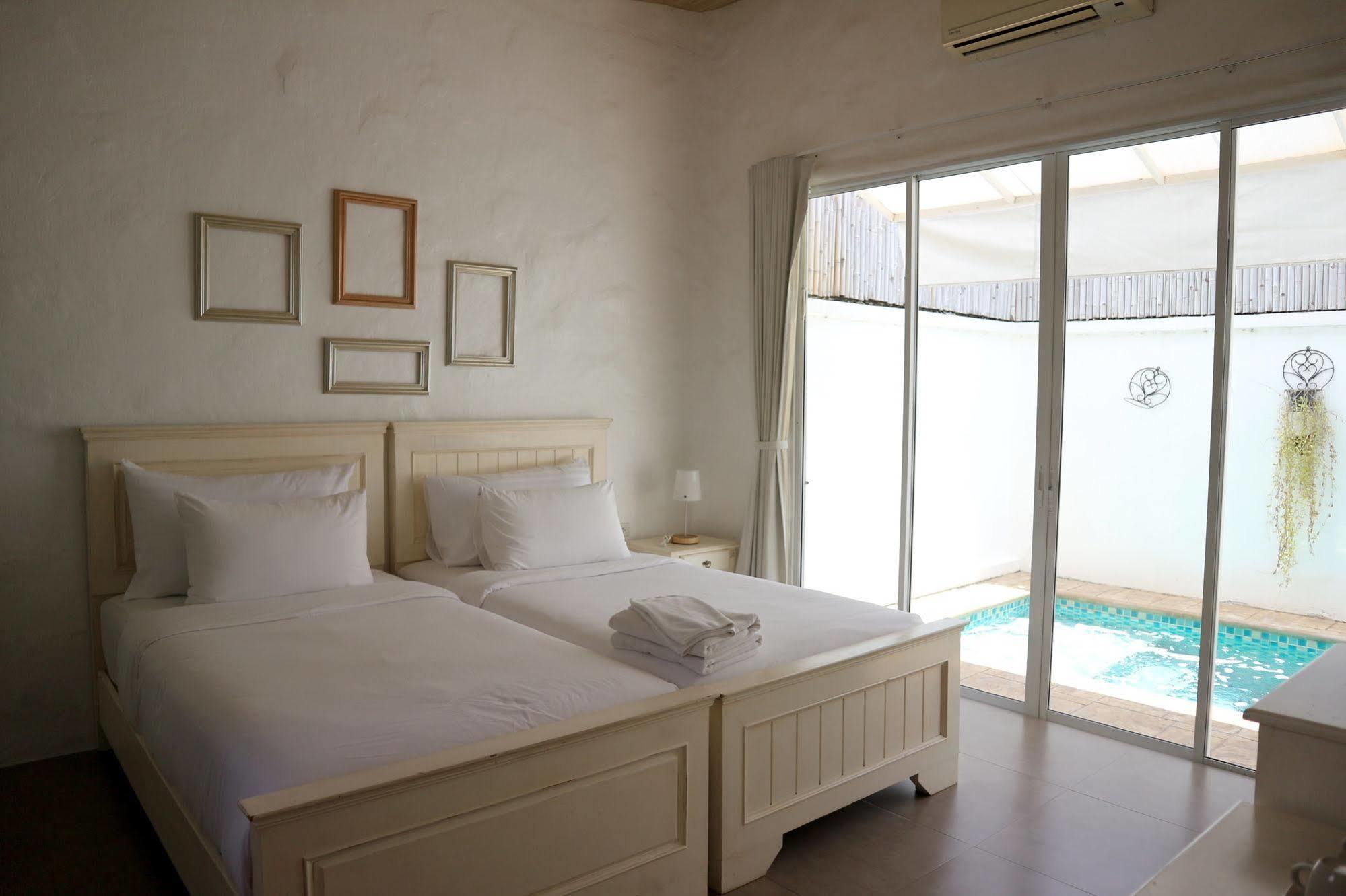 Costa Village Pool Villa Джомтьен Экстерьер фото